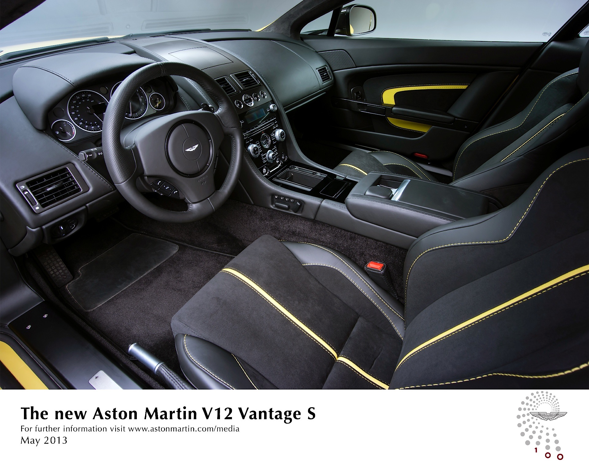 Aston Martin V12 Vantage photo 18