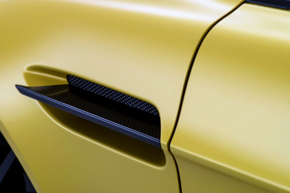 Aston Martin V12 Vantage photo 13