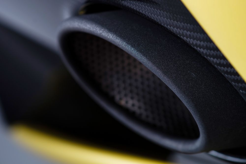 Aston Martin V12 Vantage photo 16