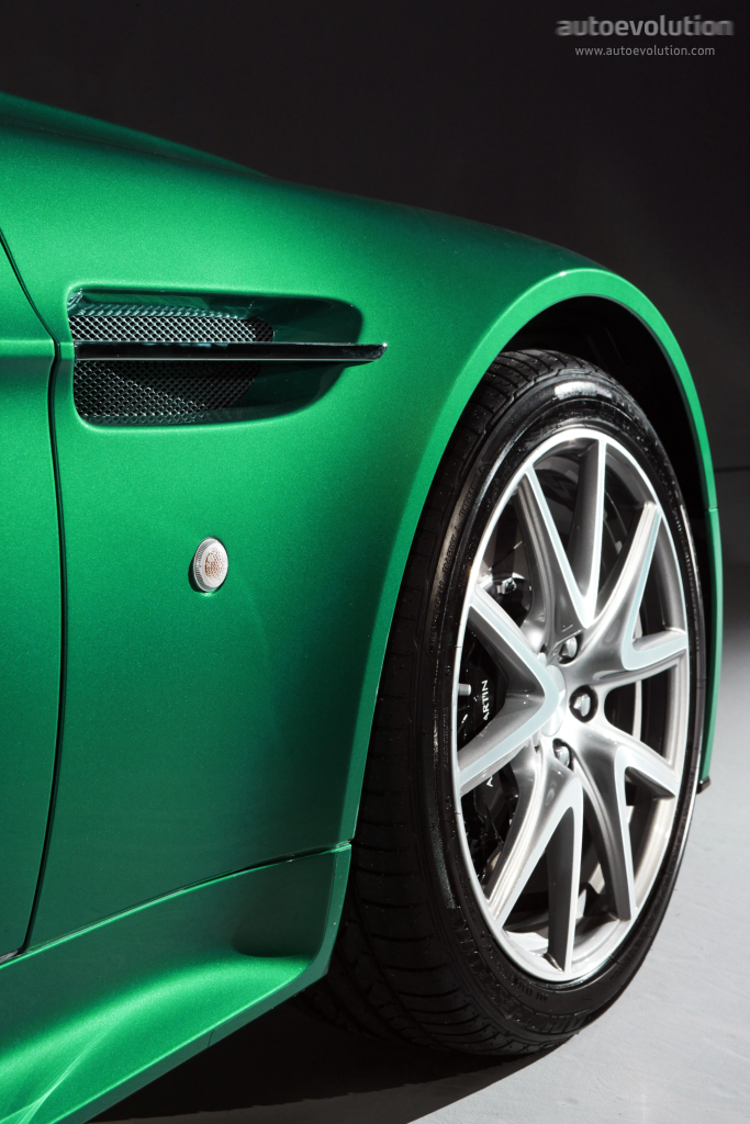 Aston Martin V8 Vantage S Roadster photo 17