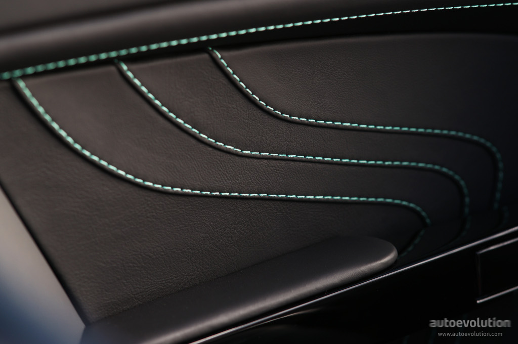 Aston Martin V8 Vantage S Roadster photo 25