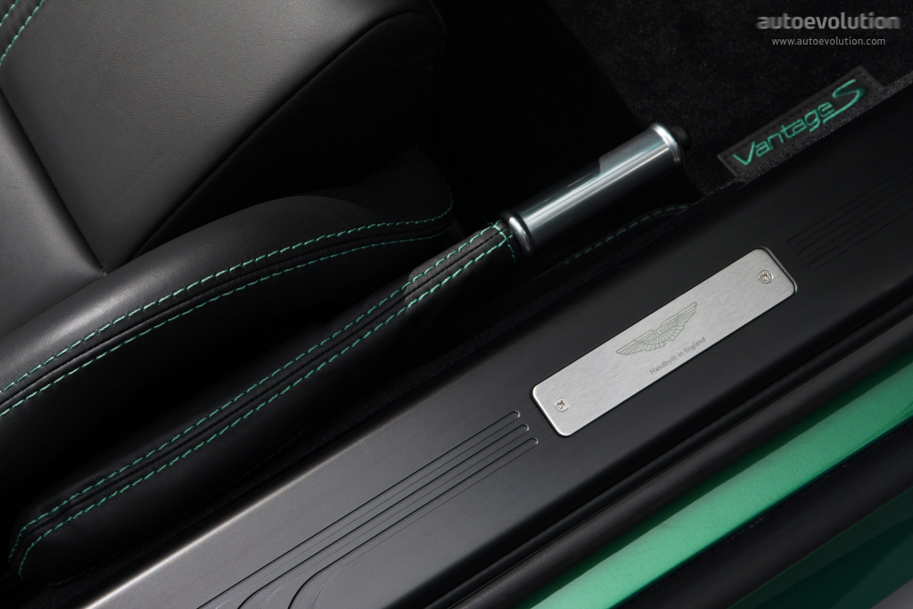 Aston Martin V8 Vantage S Roadster photo 29