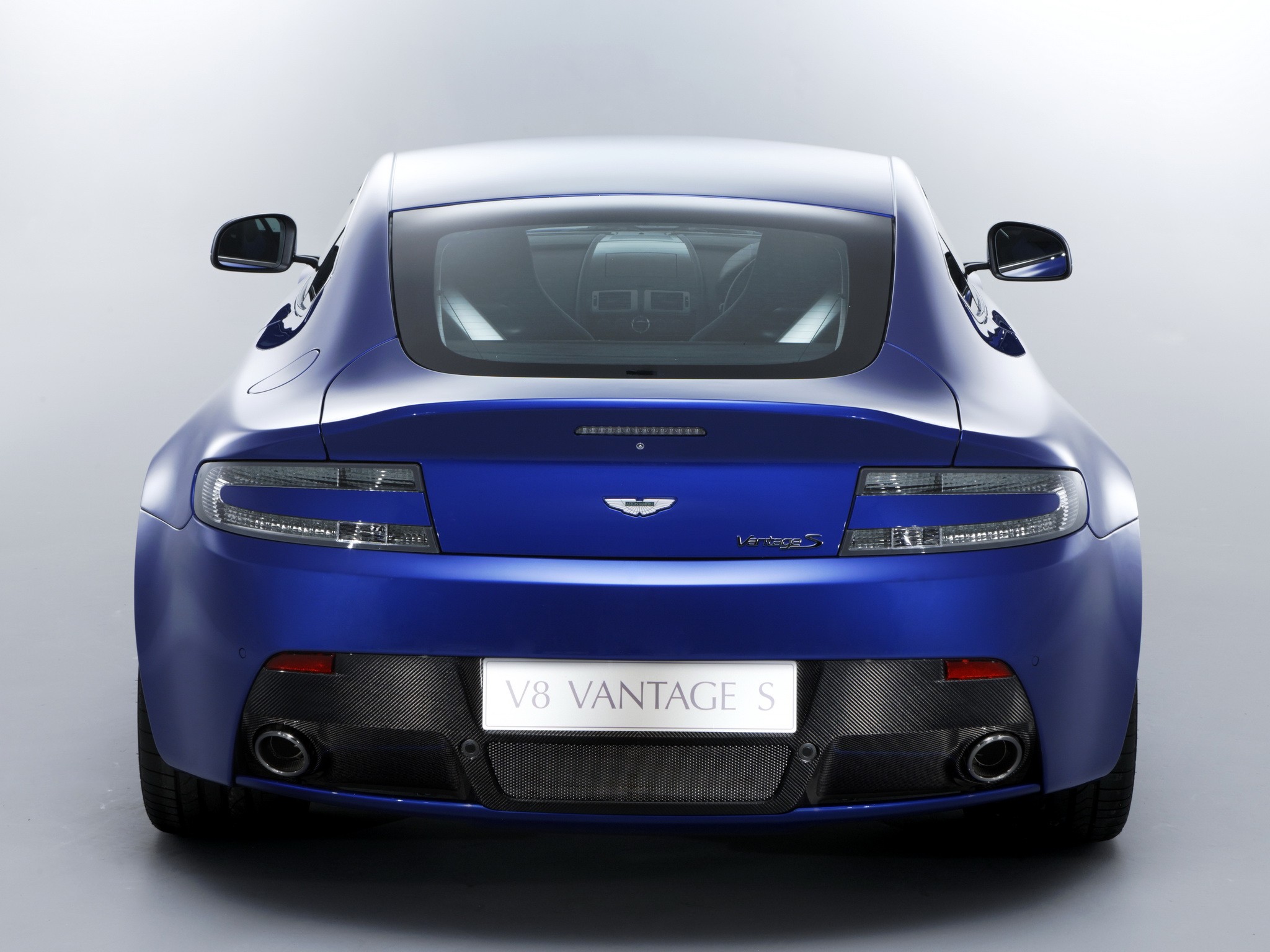 Aston Martin V8 Vantage S photo 30