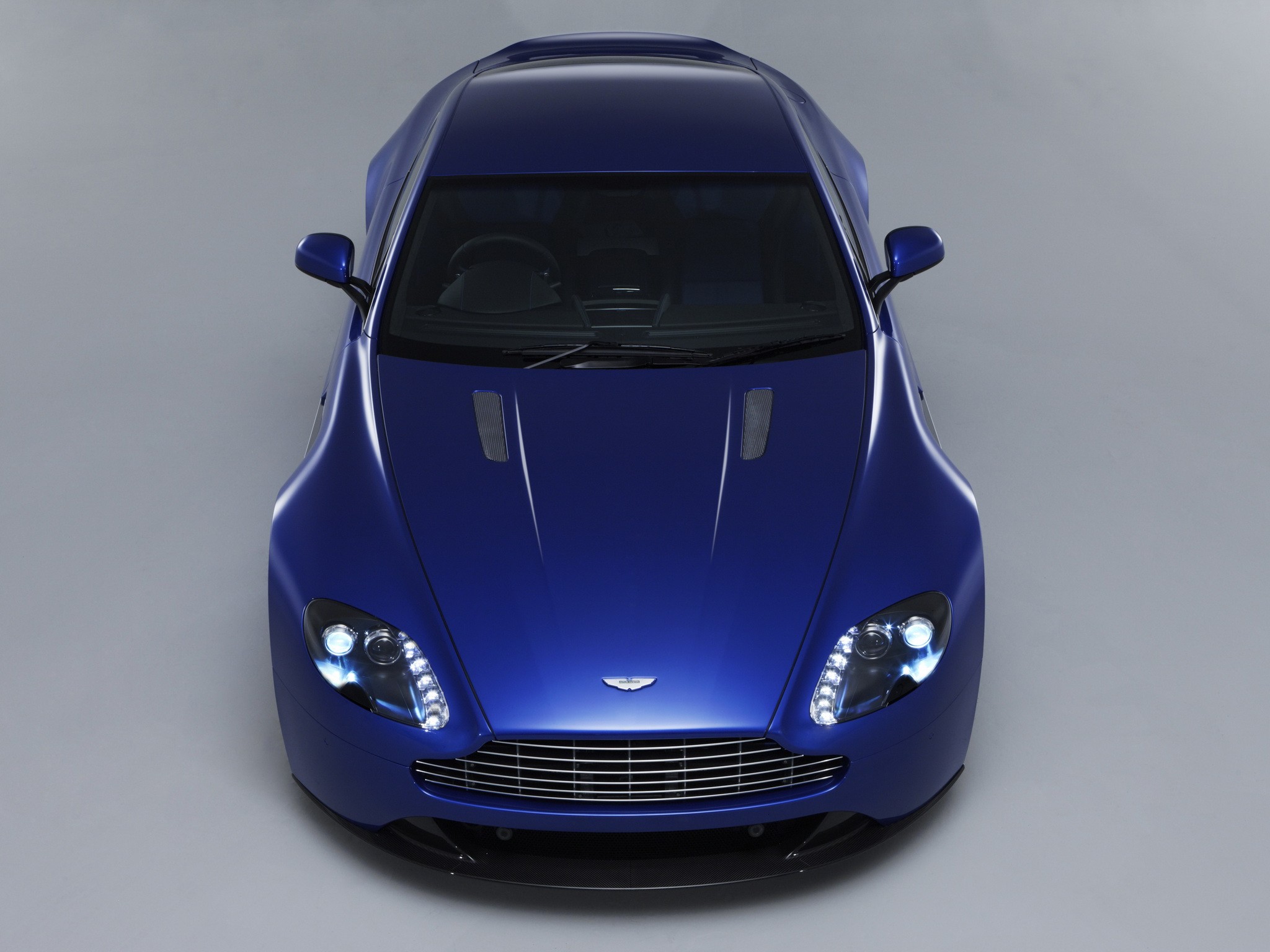 Aston Martin V8 Vantage S photo 31