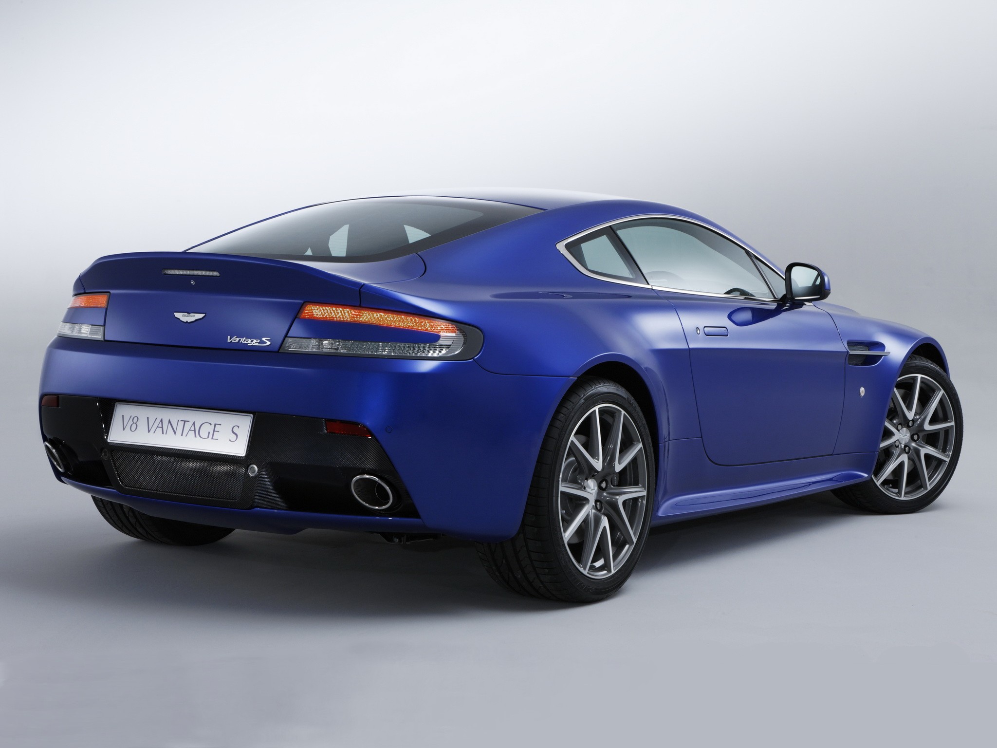 Aston Martin V8 Vantage S photo 34