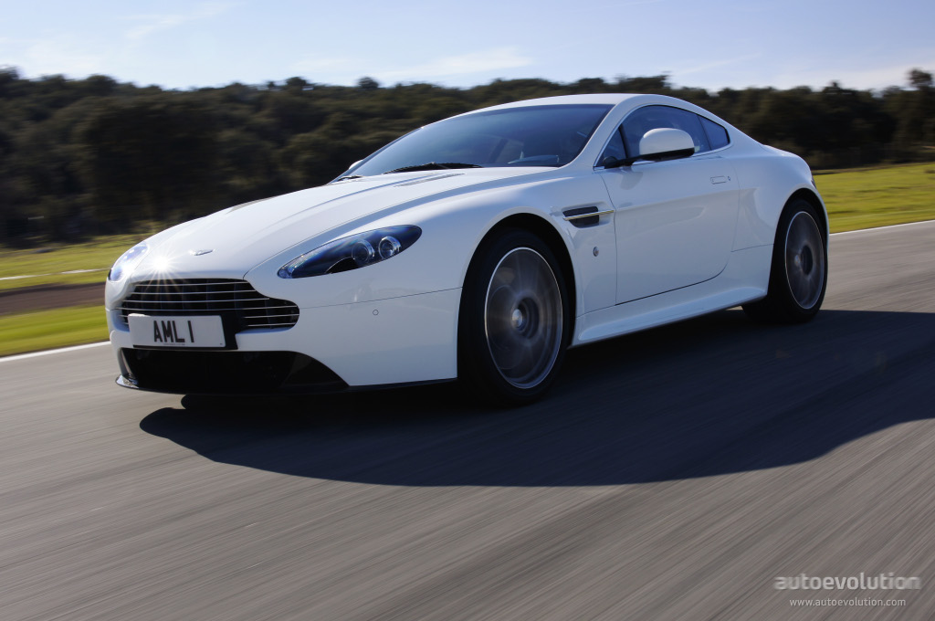 Aston Martin V8 Vantage S photo 10