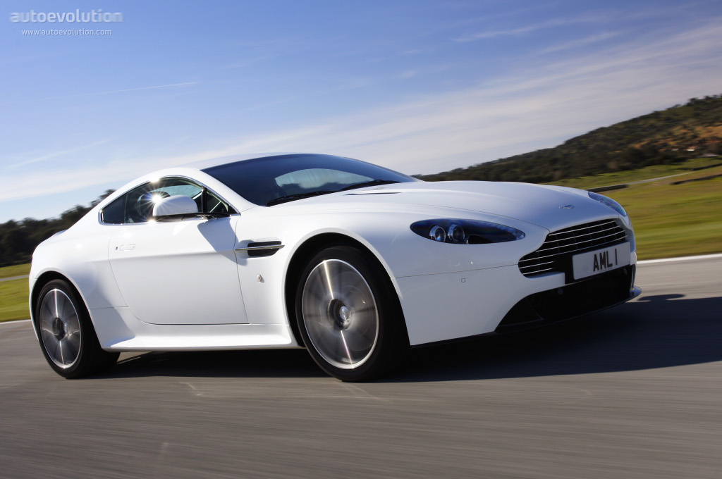 Aston Martin V8 Vantage S photo 11
