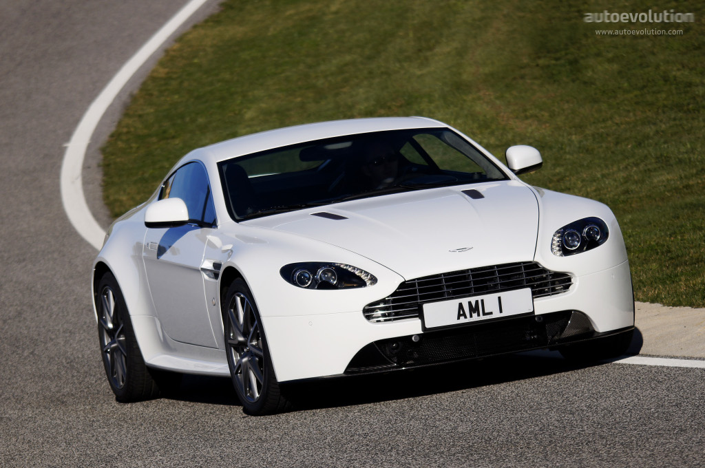 Aston Martin V8 Vantage S photo 16