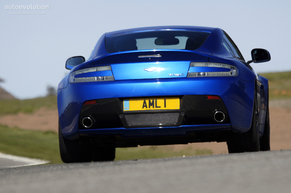 Aston Martin V8 Vantage S photo 2