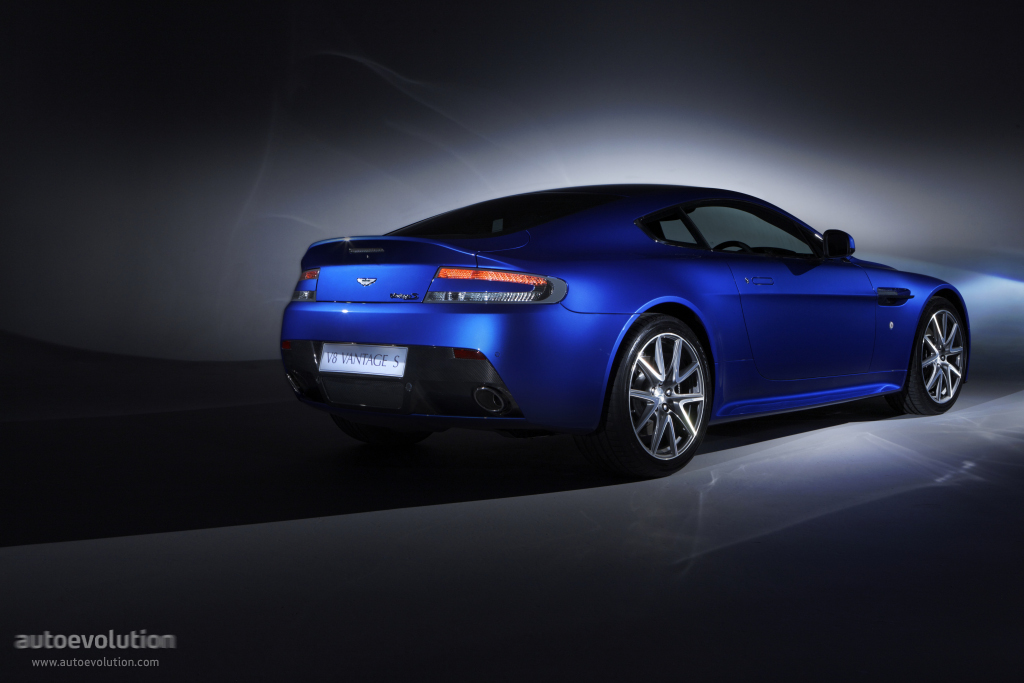Aston Martin V8 Vantage S photo 24