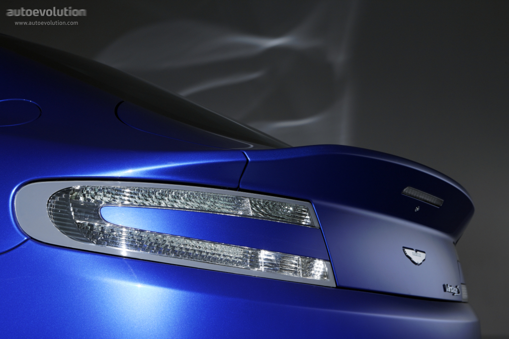 Aston Martin V8 Vantage S photo 29