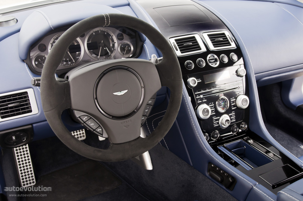 Aston Martin V8 Vantage S photo 45