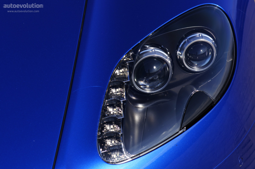 Aston Martin V8 Vantage S photo 5