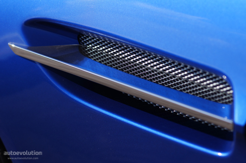 Aston Martin V8 Vantage S photo 7