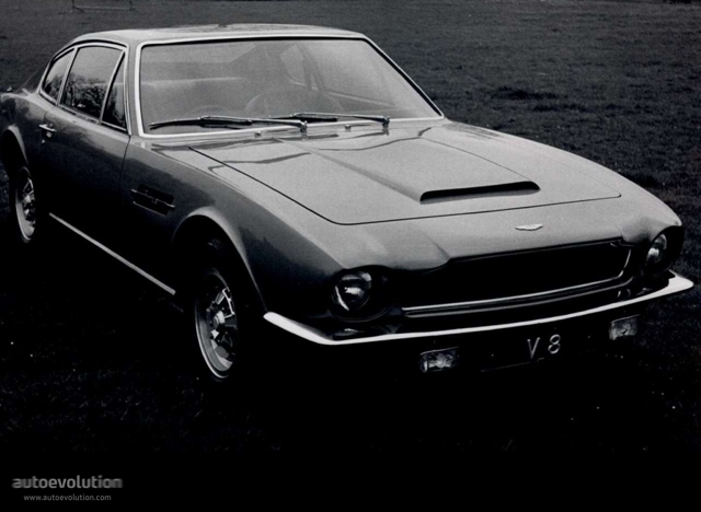 Aston Martin V8 Vantage photo 2