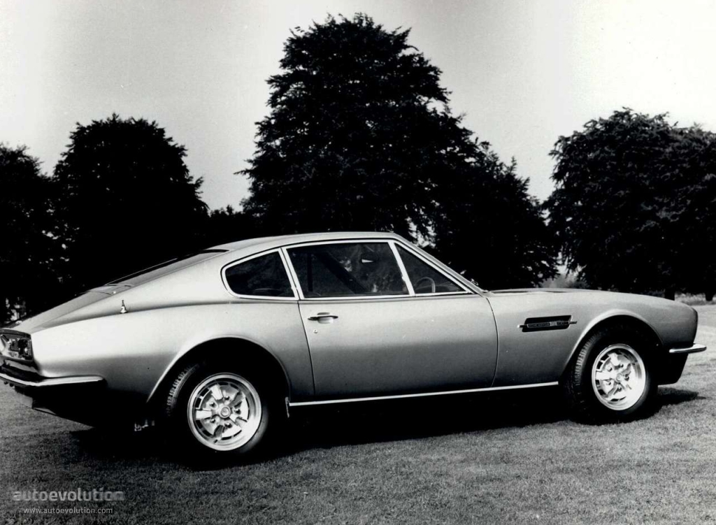 Aston Martin V8 Vantage photo 4