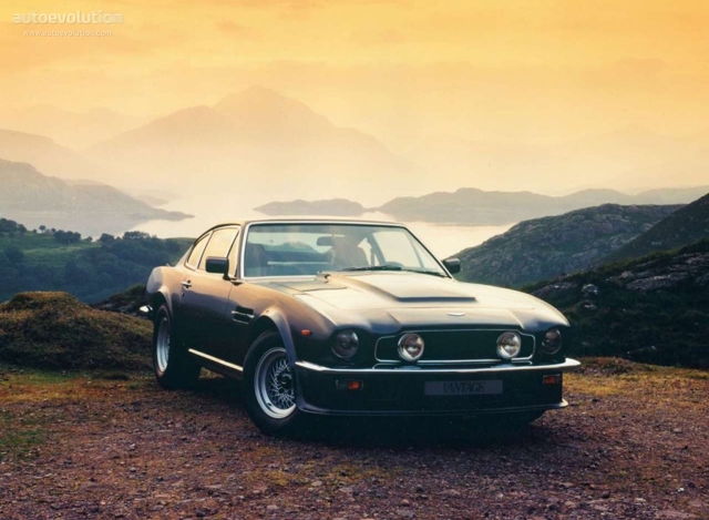 Aston Martin V8 Vantage photo 1