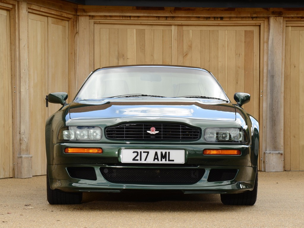 Aston Martin V8 Vantage photo 10