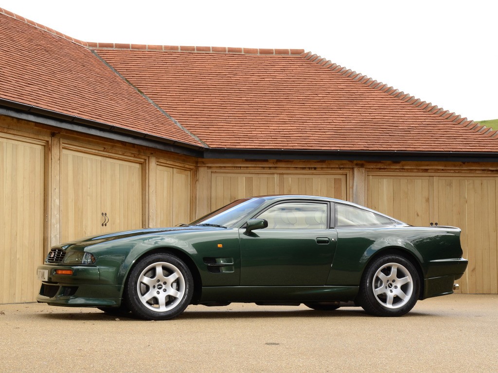 Aston Martin V8 Vantage photo 11