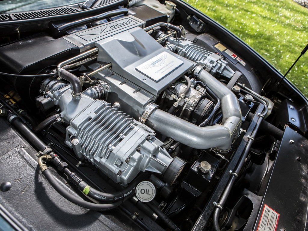 Aston Martin V8 Vantage photo 14