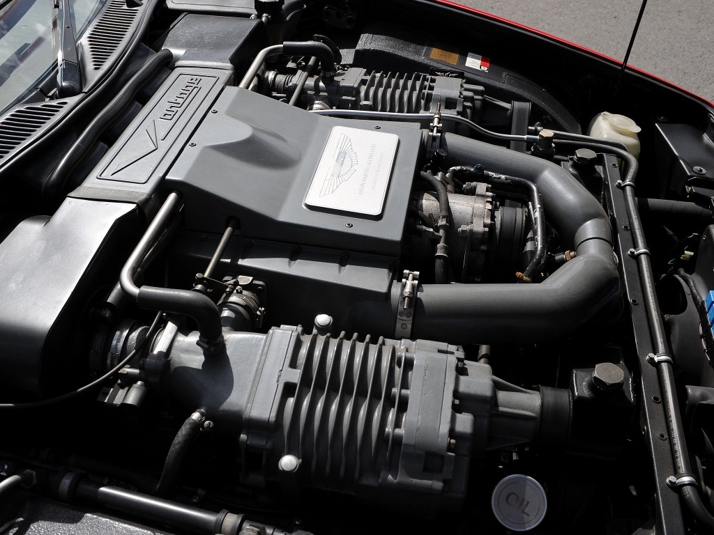 Aston Martin V8 Vantage photo 16