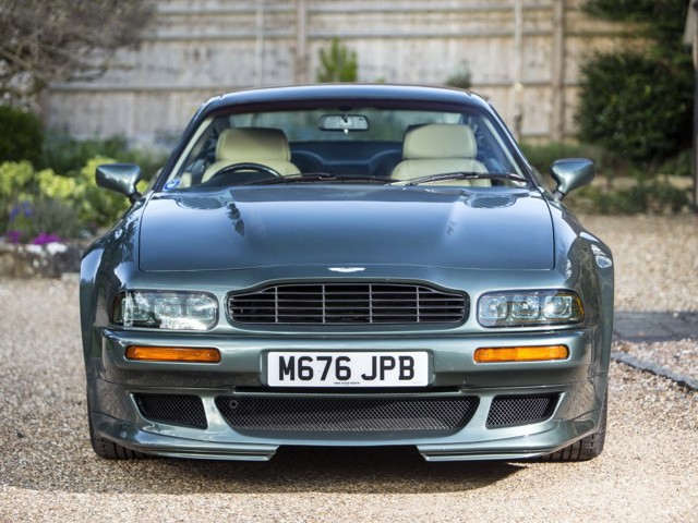 Aston Martin V8 Vantage photo 4