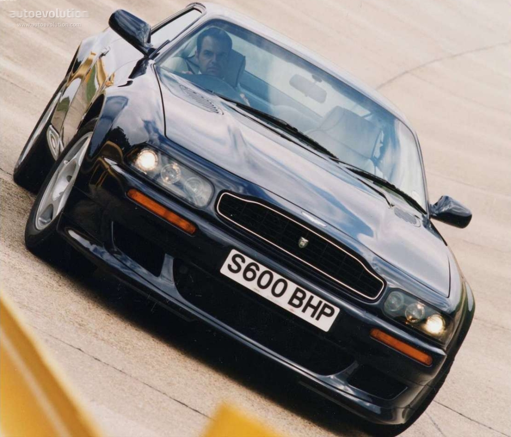 Aston Martin V8 Vantage photo 2