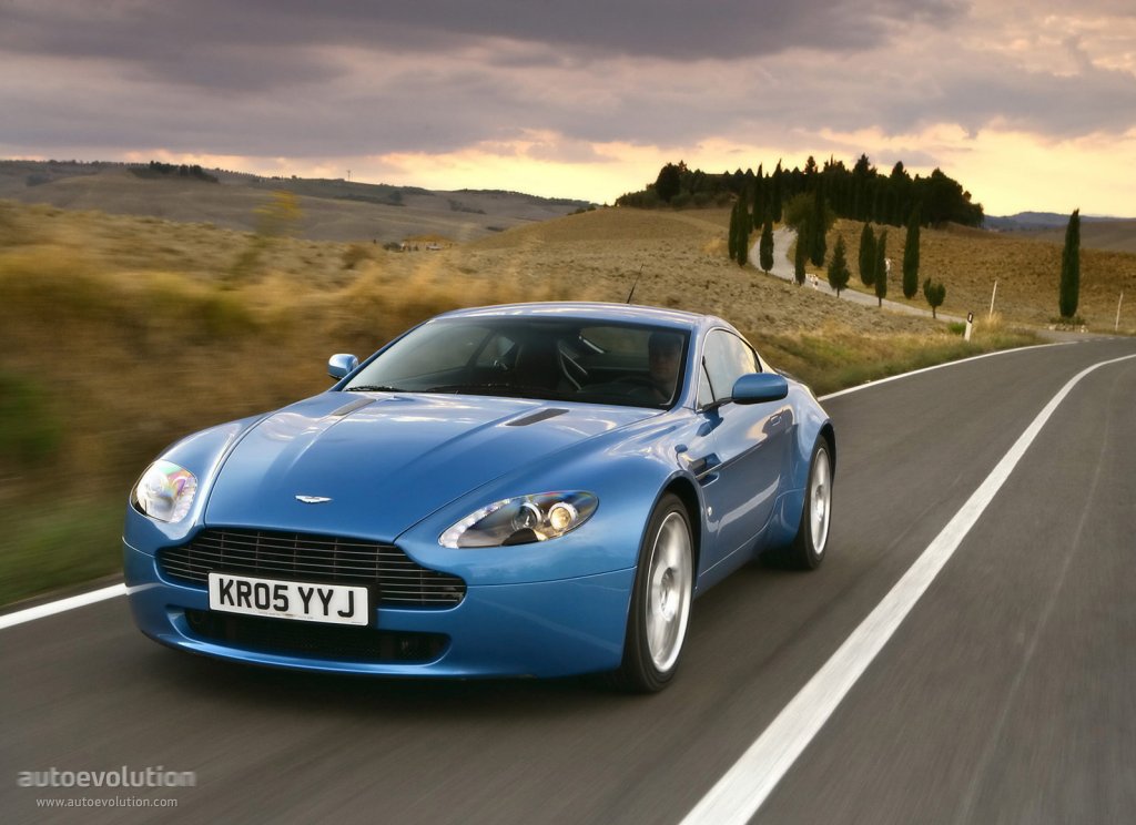 Aston Martin V8 Vantage photo 8