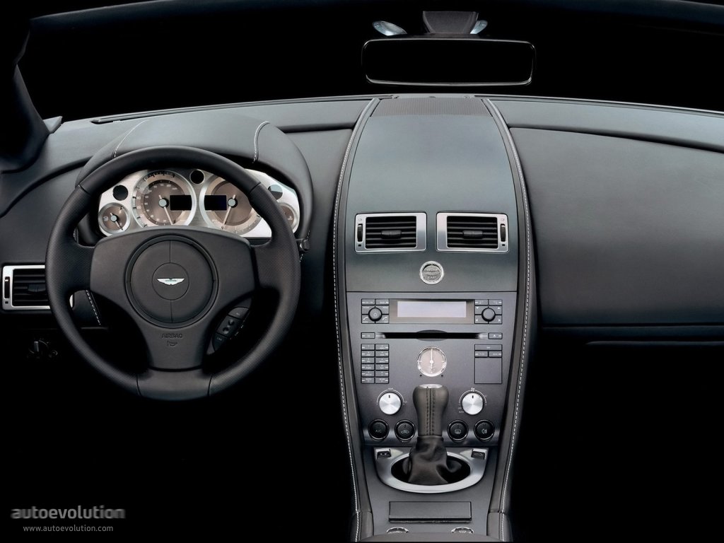 Aston Martin V8 Vantage photo 11