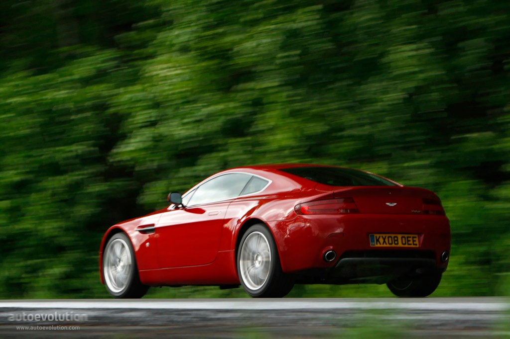 Aston Martin V8 Vantage photo 10