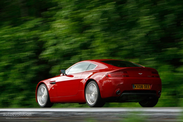 Aston Martin V8 Vantage photo 10