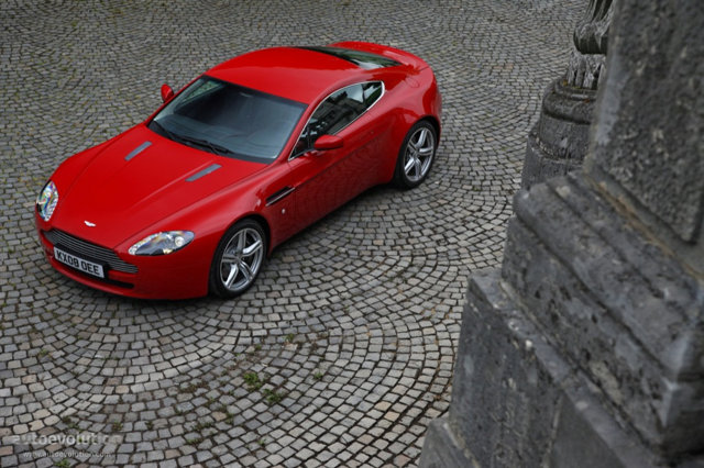 Aston Martin V8 Vantage photo 12