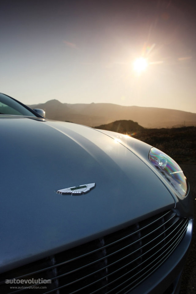 Aston Martin V8 Vantage photo 15
