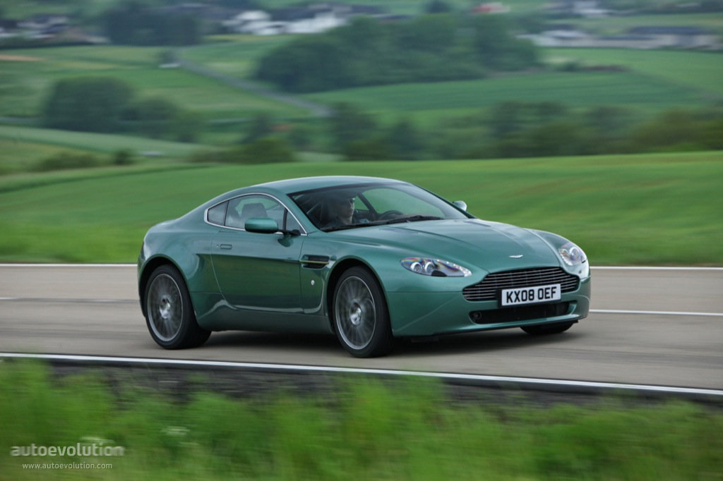 Aston Martin V8 Vantage photo 2