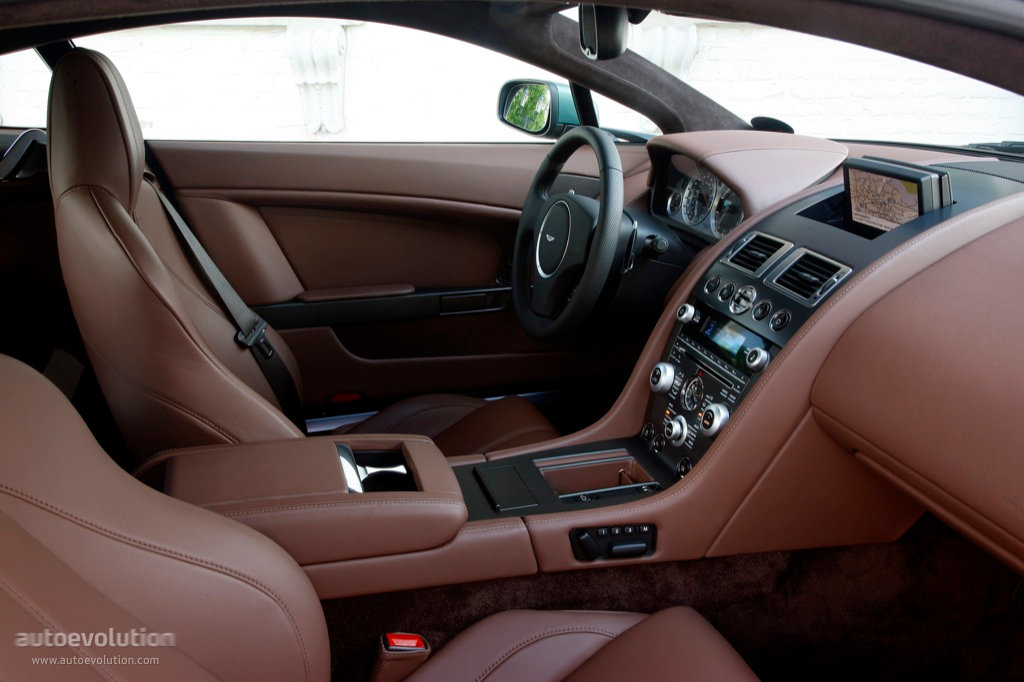 Aston Martin V8 Vantage photo 20