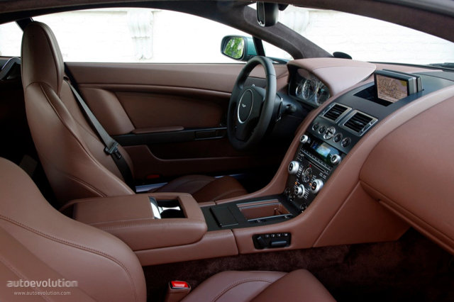 Aston Martin V8 Vantage photo 20