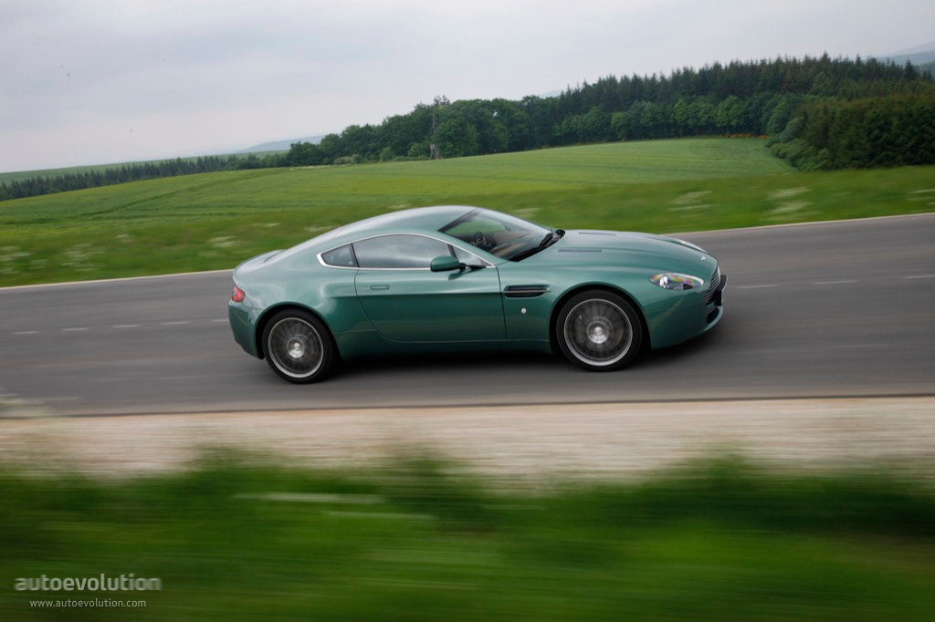 Aston Martin V8 Vantage photo 3