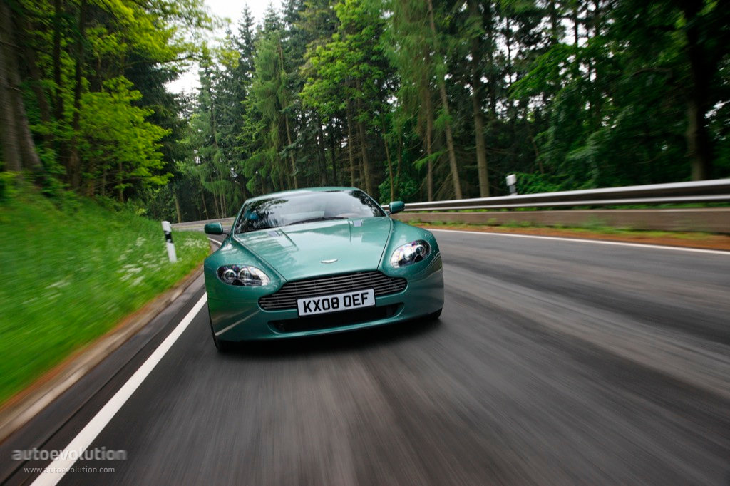 Aston Martin V8 Vantage photo 4