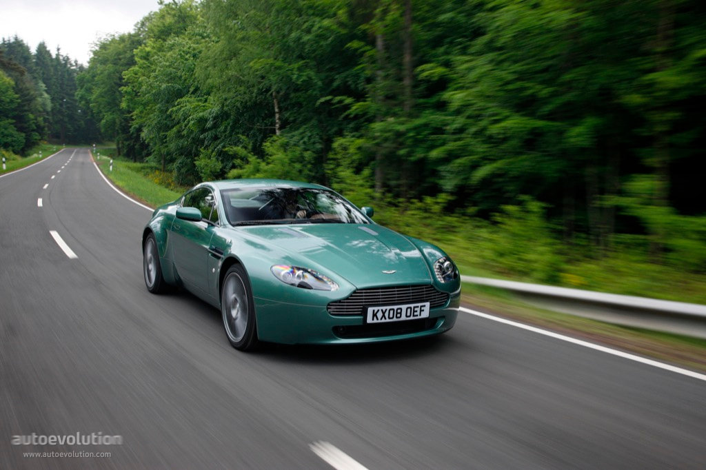 Aston Martin V8 Vantage photo 5