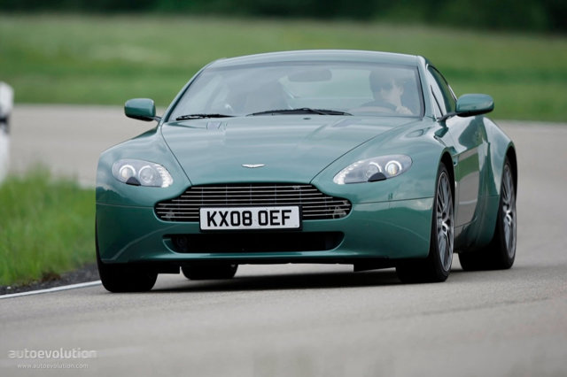 Aston Martin V8 Vantage photo 7