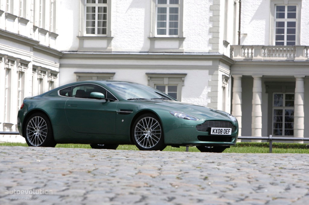 Aston Martin V8 Vantage photo 9