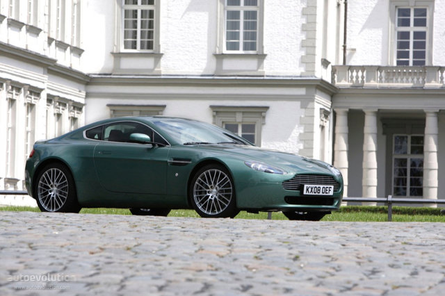 Aston Martin V8 Vantage photo 9