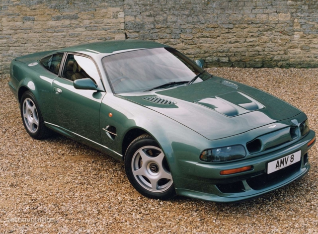 Aston Martin V8 Vantage photo 1