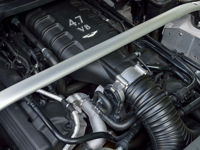 Aston Martin V8 Vantage photo 46