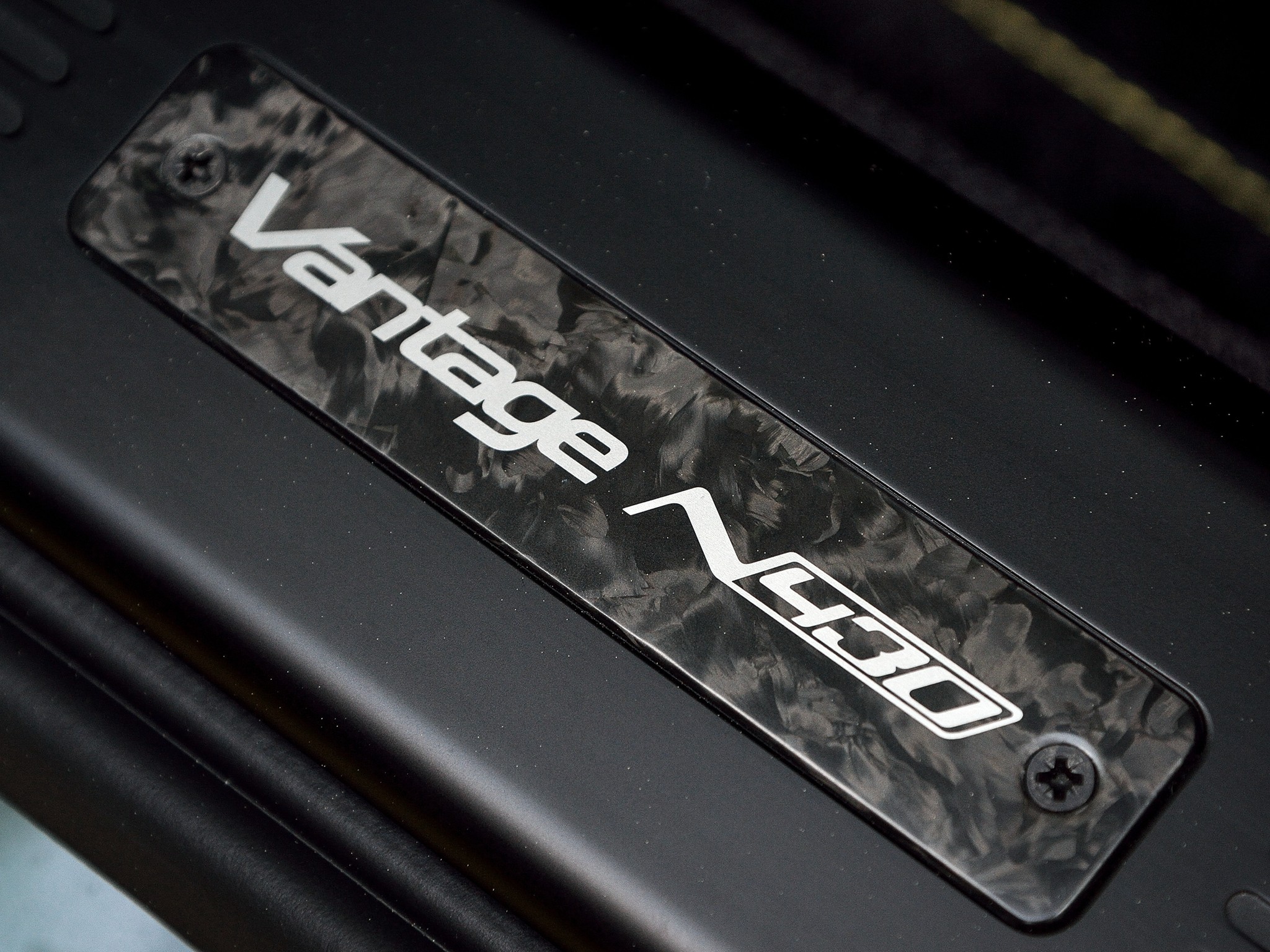 Aston Martin V8 Vantage photo 48