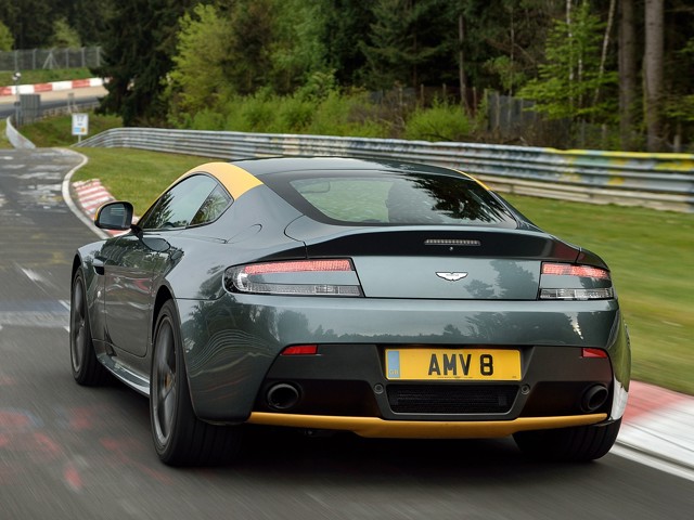 Aston Martin V8 Vantage photo 12