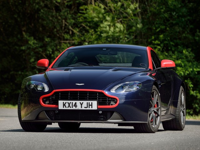 Aston Martin V8 Vantage photo 16