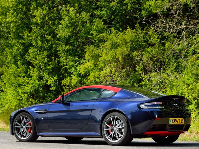 Aston Martin V8 Vantage photo 20