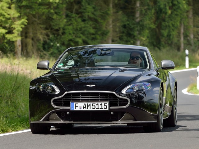 Aston Martin V8 Vantage photo 26