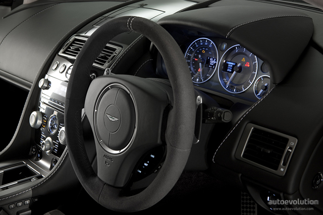 Aston Martin V8 Vantage photo 44